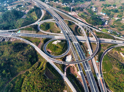 蜀道新篇 四川三條高速建成通車，川南經(jīng)濟(jì)區(qū)實現(xiàn)“縣縣通高速”里程碑